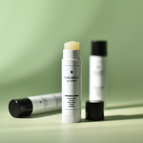 外でも安心。1本でマルチに使える“肌の味方”